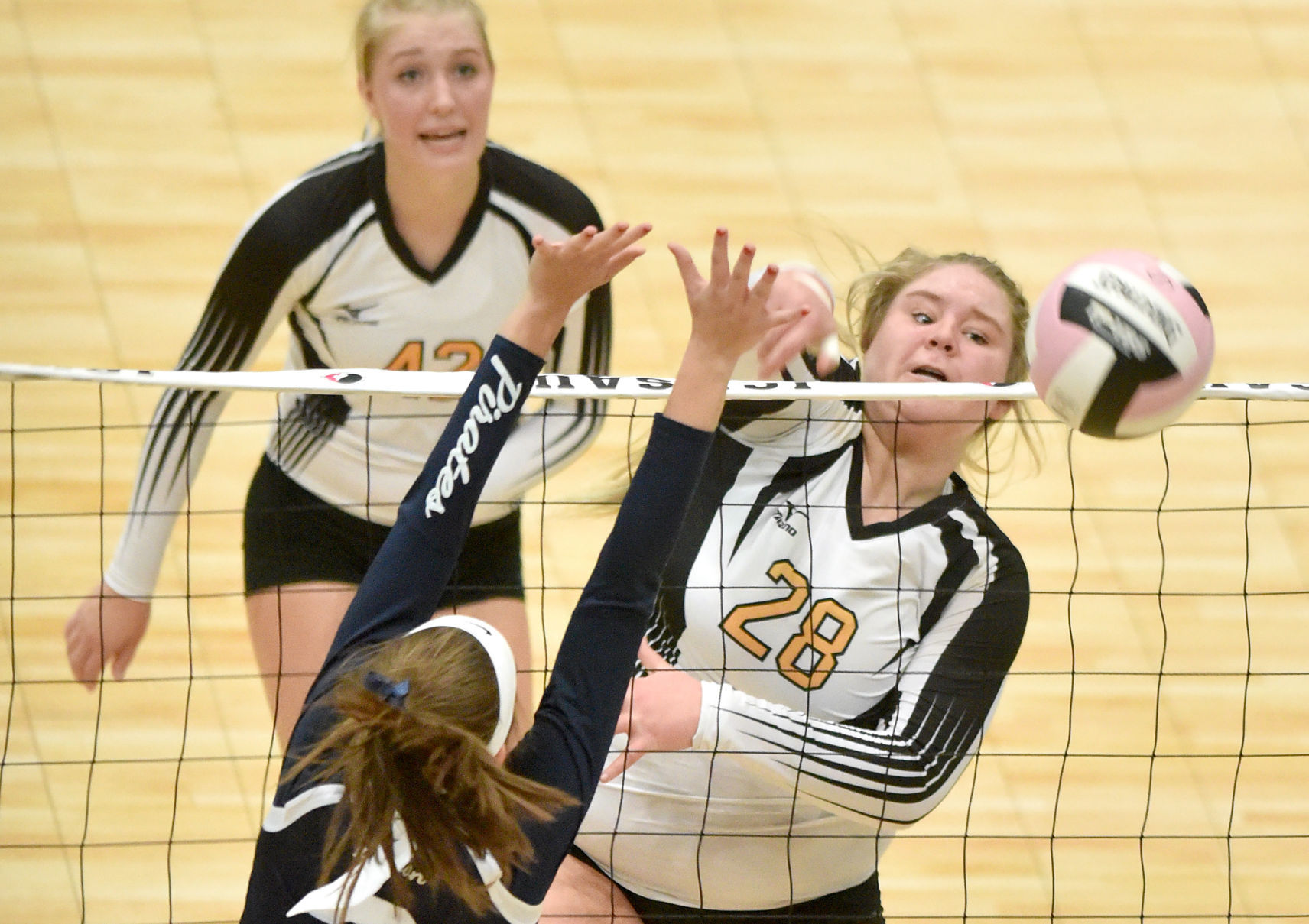 Hudson vs Lawton-Bronson state volleyball